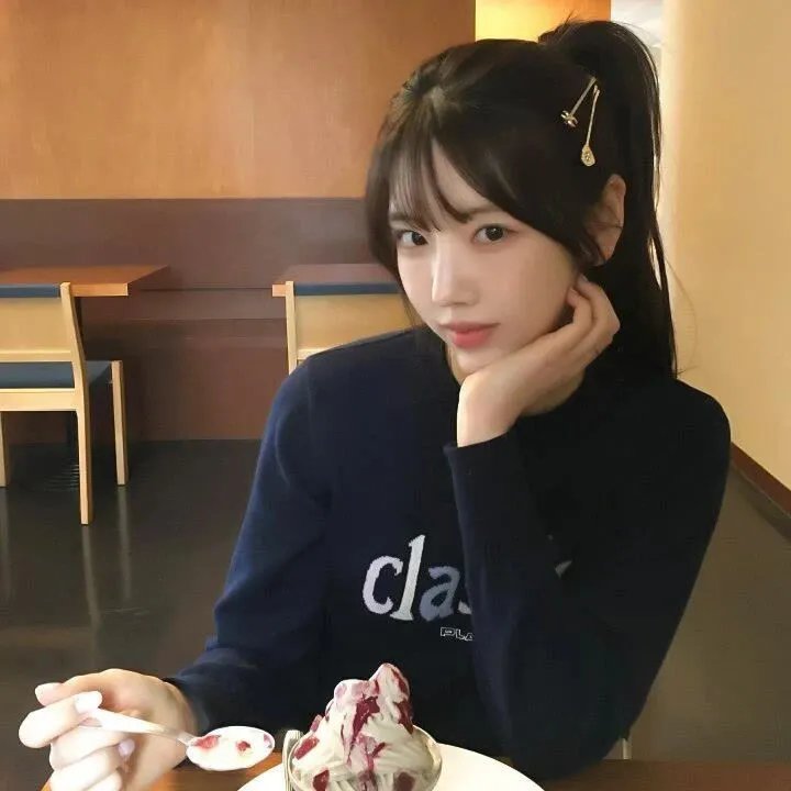 燕子与鹦鹉
